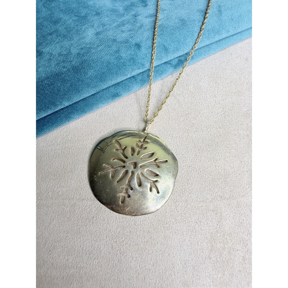 Vintage Bergere Gold Tone Snowflake Disc Pendant on‎ Avon Rope Chain Necklace